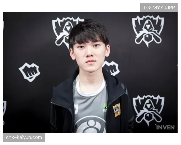 JackeyLove在与Caps的较量中7胜5负，战绩微弱领先